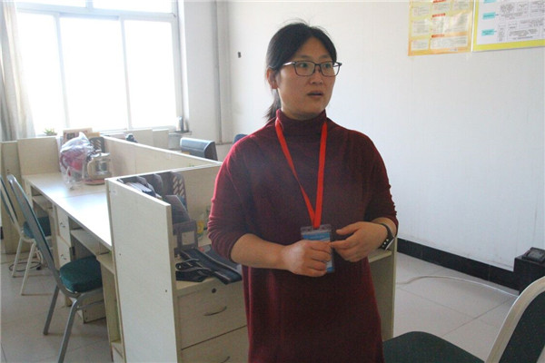 bat365师生热议“两会”