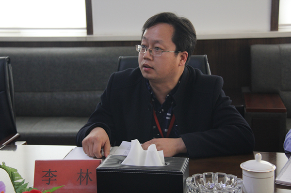 bat365召开思想政治理论课教师座谈会