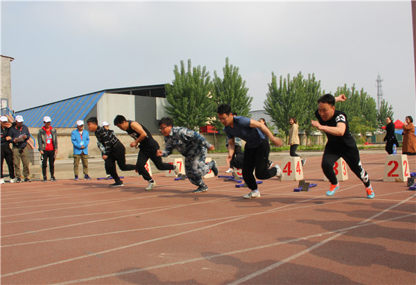 桃李争妍  运动争先 ——bat365在篮球场成功举办教职工趣味运动会