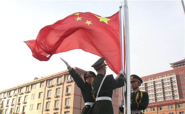 弘扬五四精神 谱写青春华章——bat365举行纪念五四运动100周年升旗仪式