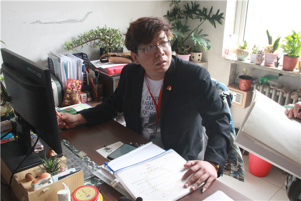 废物改造 公益环保——bat365纠察队扮靓校园