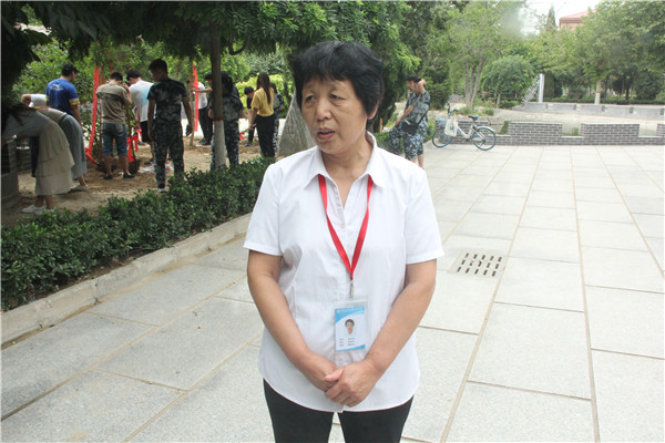 种下毕业树  感恩母校情——管理科学与工程学院20名毕业生党员向学校捐树