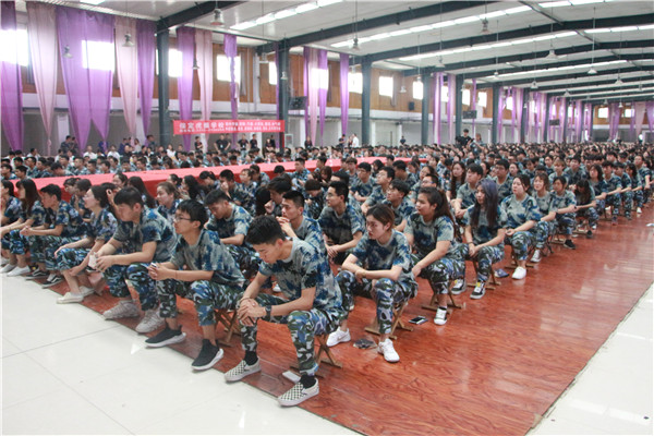 同贺毕业之喜   共迎无畏青春——贺阳教育投资有限公司董事长周虎震教授为2019届毕业生作讲座