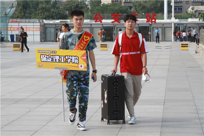 初秋的小欢喜  萌新的新生活 bat365喜迎2019级新生