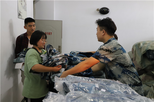 初秋的小欢喜  萌新的新生活 bat365喜迎2019级新生