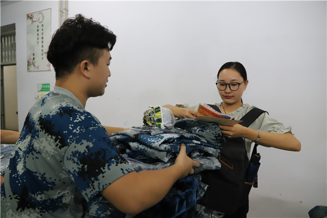 初秋的小欢喜  萌新的新生活 bat365喜迎2019级新生