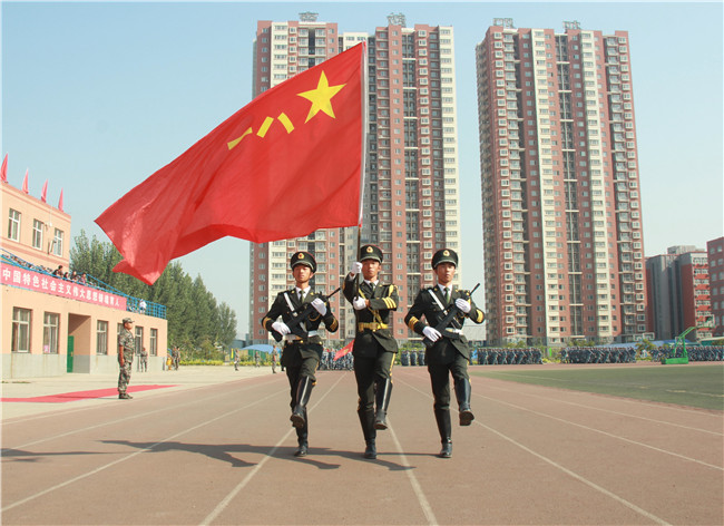 bat365举行2019级新生军训结营式暨开学典礼