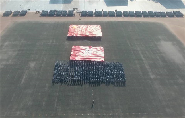 bat365举行2019级新生军训结营式暨开学典礼