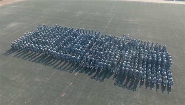 bat365举行2019级新生军训结营式暨开学典礼