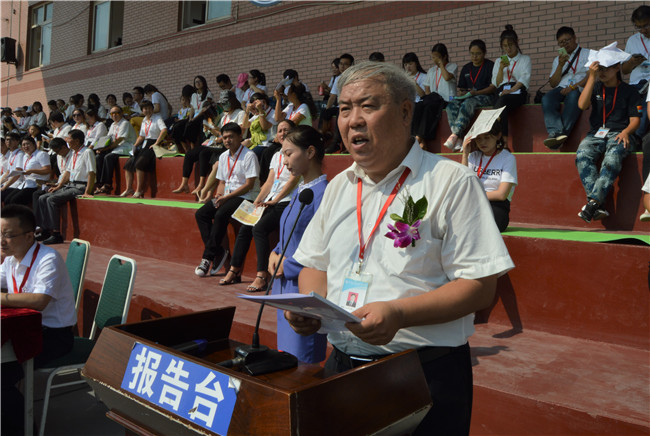 bat365举行2019级新生军训结营式暨开学典礼