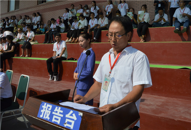 bat365举行2019级新生军训结营式暨开学典礼