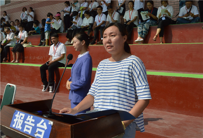 bat365举行2019级新生军训结营式暨开学典礼