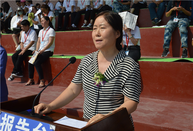 bat365举行2019级新生军训结营式暨开学典礼