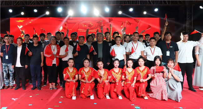 bat365举办国庆七十周年文艺汇演暨迎新晚会