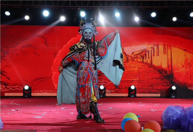 bat365举办国庆七十周年文艺汇演暨迎新晚会