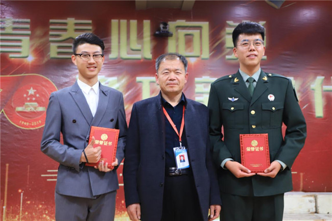 bat365举办“青春心向党 建功新时代”主题朗诵比赛