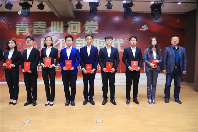 bat365举办“青春心向党 建功新时代”主题朗诵比赛