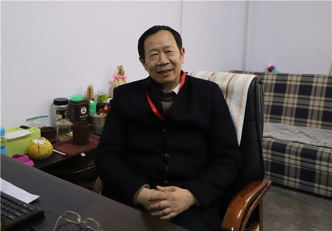 不忘初心 以石明志----工程技术学院学子为母校捐赠纪念石仪式