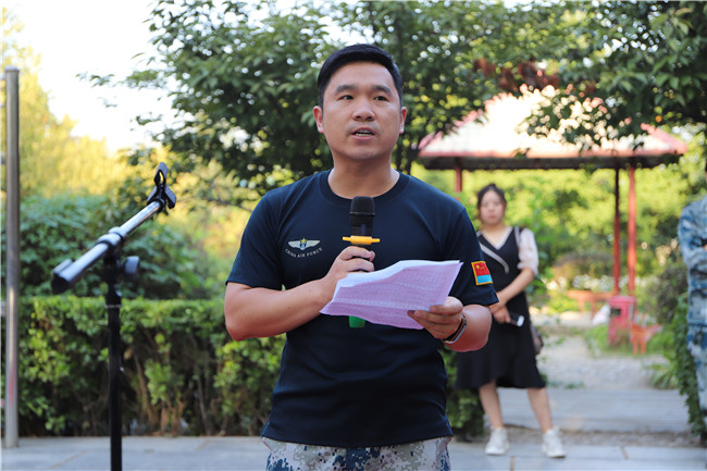 投笔从戎 保家卫国---bat365举行新兵入伍欢送仪式