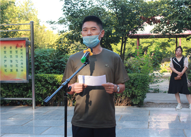 投笔从戎 保家卫国---bat365举行新兵入伍欢送仪式