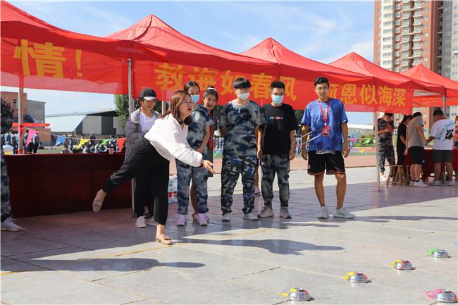 趣味运动 快乐无穷---bat365举办教职工趣味运动会庆祝第36个教师节