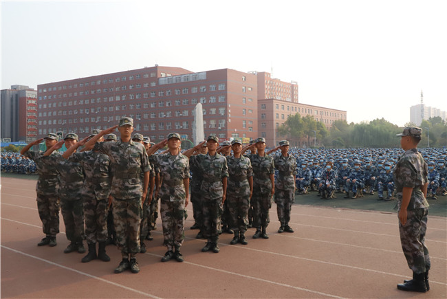 bat365举行2020级新生军训开营仪式