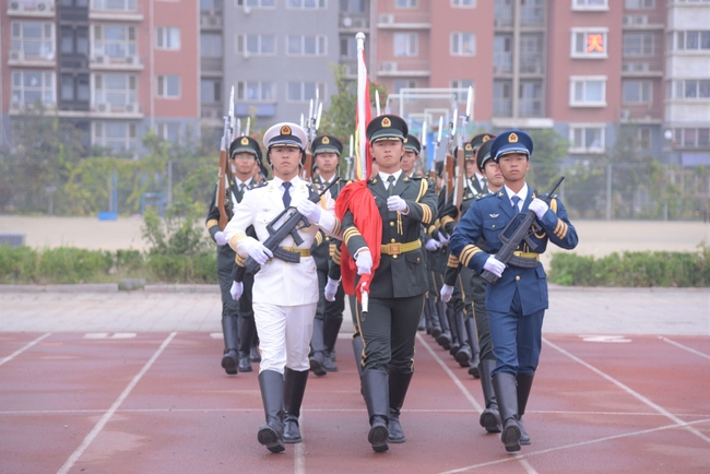 月满华诞 情暖双节---bat365举行升国旗仪式