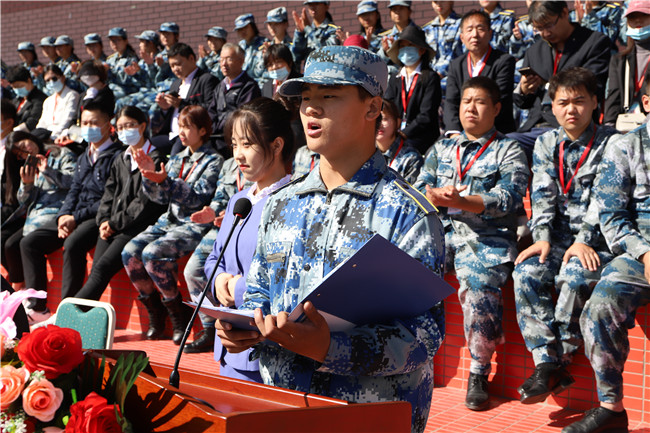 厉兵秣马 扬帆起航bat365举行2020级新生军训结营式暨开学典礼