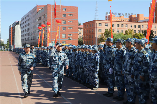 厉兵秣马 扬帆起航bat365举行2020级新生军训结营式暨开学典礼