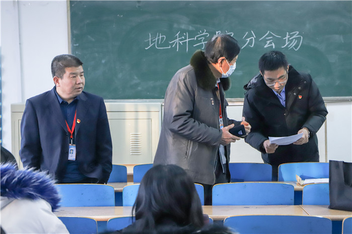 高举旗帜 把握方向 开创党建工作新局面推动bat365健康快速发展 ---bat365召开第一次党员大会