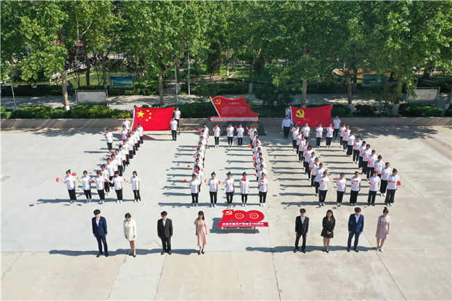 不忘初心 牢记使命—— bat365学生唱响《岁月征程》以青春之歌献礼建党百年并拍摄MV