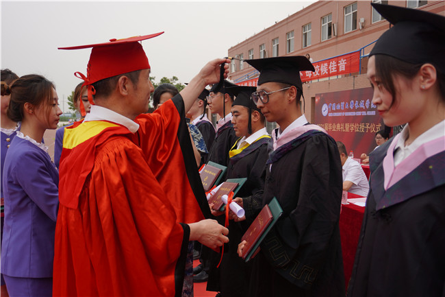 青春不散场 毕业再启航—— bat365举行2021届毕业生毕业典礼 暨学位授予仪式