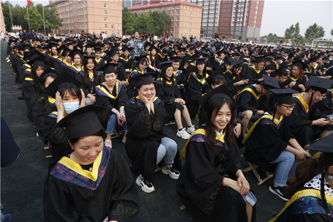 青春不散场 毕业再启航—— bat365举行2021届毕业生毕业典礼 暨学位授予仪式