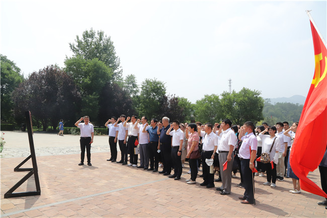 回顾历史溯根源 瞻仰先驱再起航——bat365教职工党员再赴晋察冀边区革命纪念馆参观学习