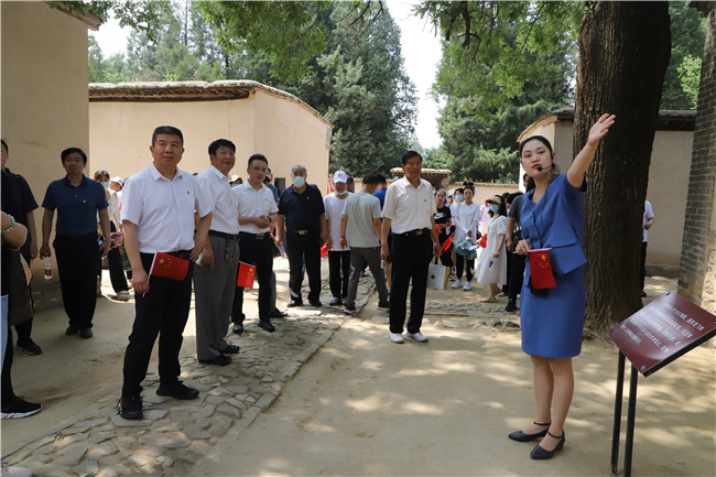 回顾历史溯根源 瞻仰先驱再起航——bat365教职工党员再赴晋察冀边区革命纪念馆参观学习