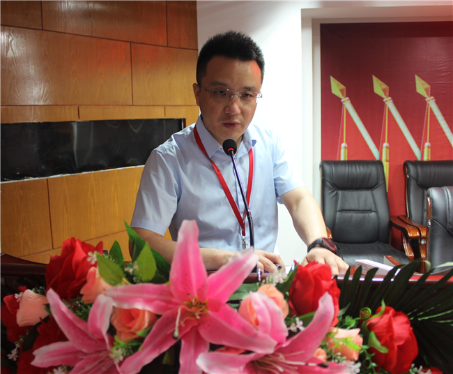 bat365顺利召开2021年暑期教师培训动员大会 暨实践教学改革汇报会