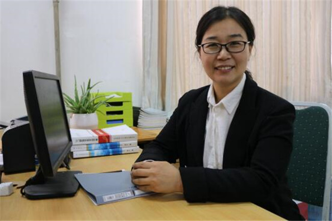 bat365教师安存红及国际经济与贸易一流专业教学团队分获河北省“教学名师”、“优秀教学团队”荣誉称号