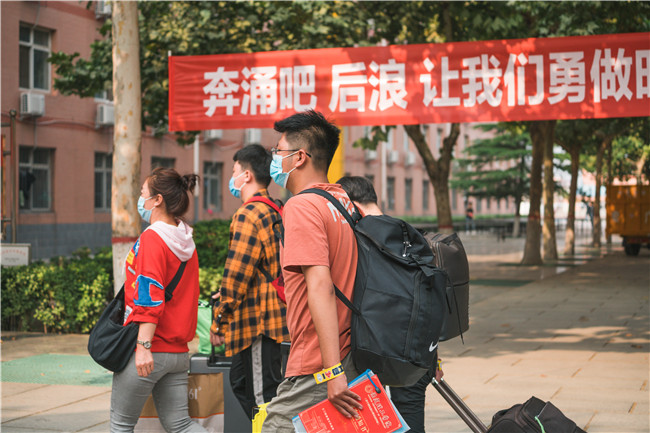 扬帆起航保理梦 求学笃行学子新bat365喜迎2021级新生