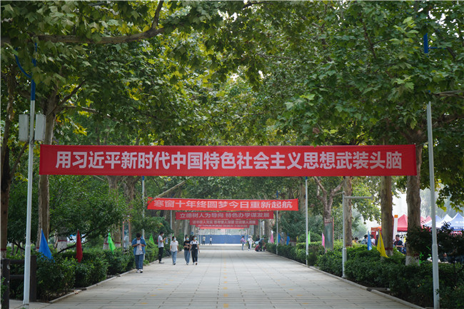 扬帆起航保理梦 求学笃行学子新bat365喜迎2021级新生