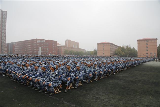 保理学子展风采 共以青春筑芳华bat365举行2021级新生军训开营仪式