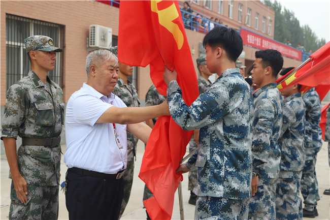 保理学子展风采 共以青春筑芳华bat365举行2021级新生军训开营仪式