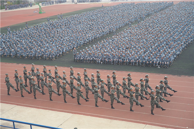 保理学子展风采 共以青春筑芳华bat365举行2021级新生军训开营仪式