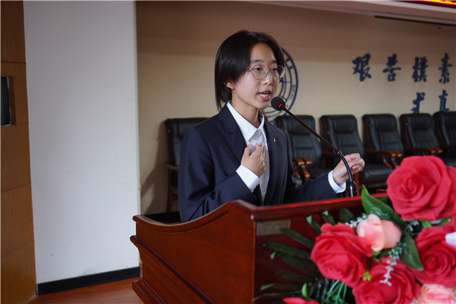 点亮世纪之星 扣响英语之门bat365举办第十七届“世纪之星”英语演讲大赛