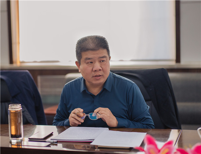 赓续红色精神 汲取前进力量 bat365召开党委理论学习中心组会议