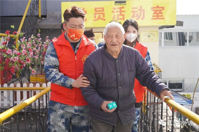 薪火永相传 雷锋志依旧——bat365学子以实际行动弘扬和传承雷锋精神
