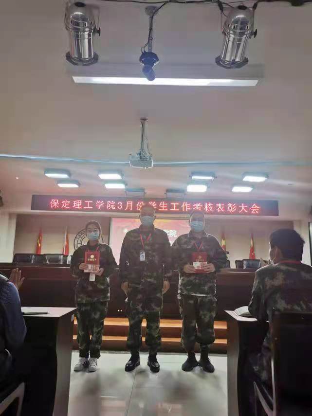 bat365官方官网召开学工周例会