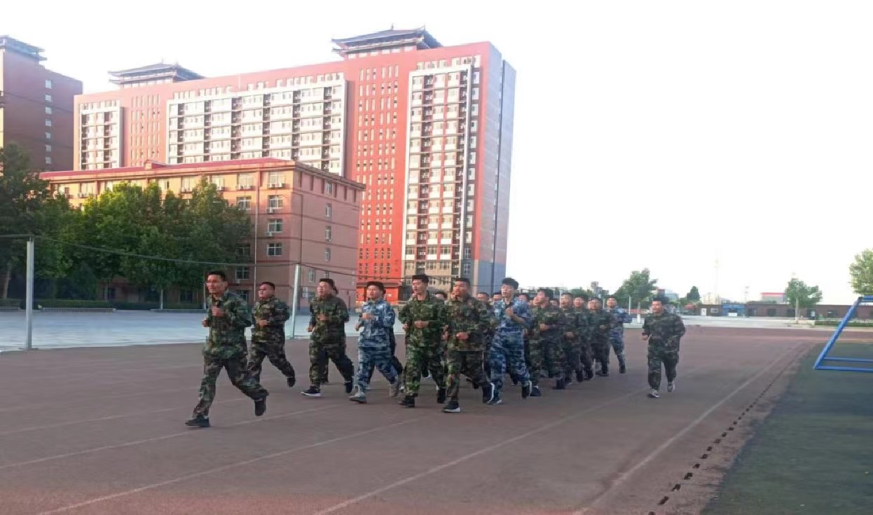 bat365官方官网开展“传帮带”式新入职辅导员培训day3