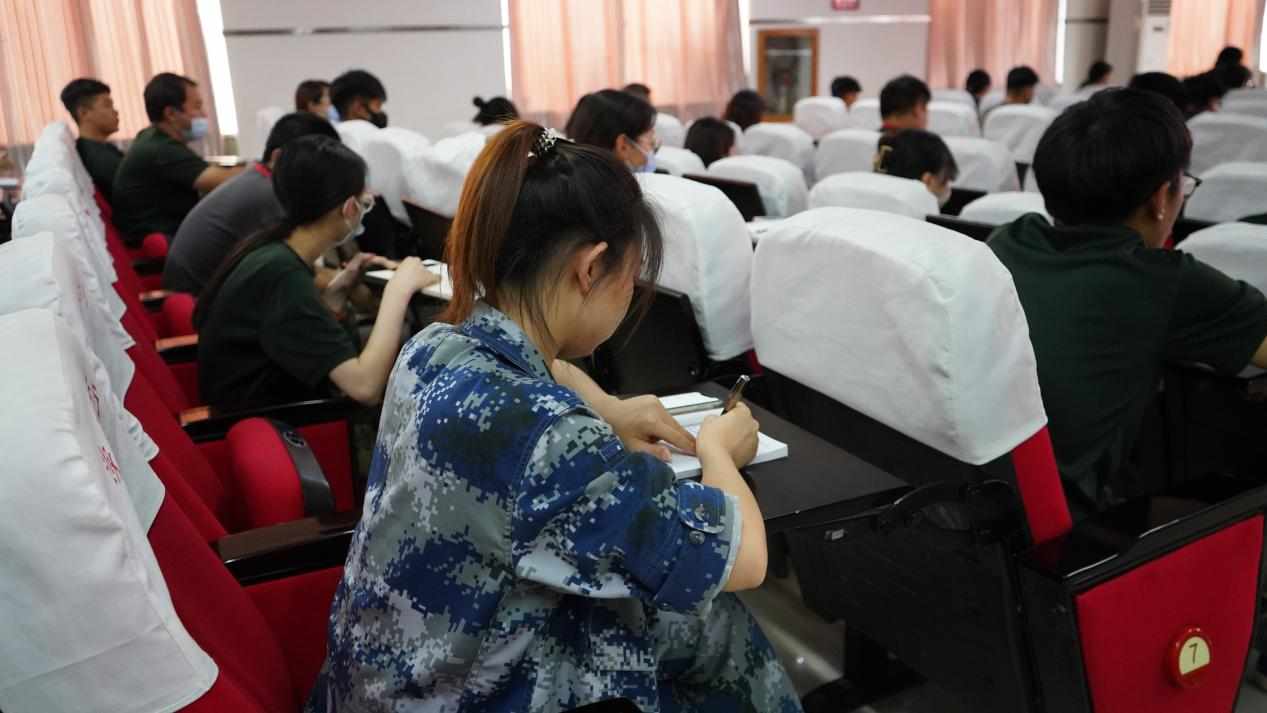 bat365官方官网召开学期末学生工作例会