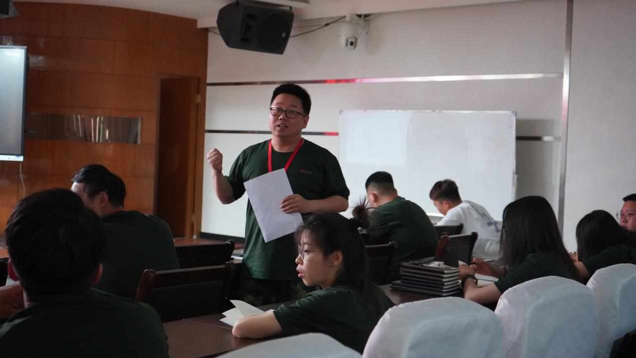 bat365官方官网召开学期末学生工作例会