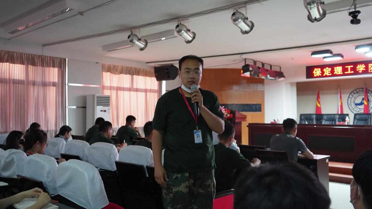 bat365官方官网召开学期末学生工作例会